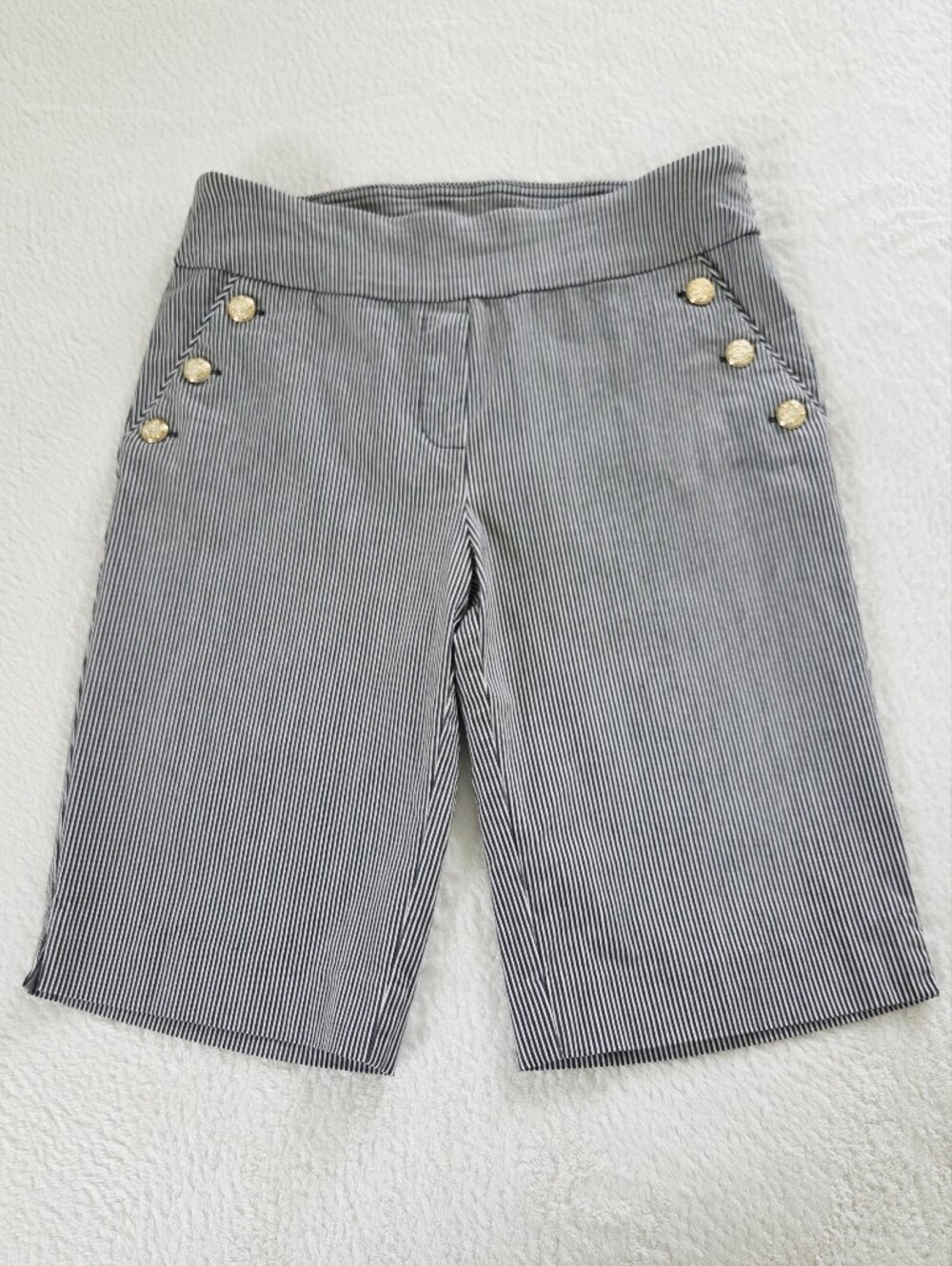 Liz Claiborne ✨️ Women's Navy Pinstripe Button-Accent Women's Shorts Size M